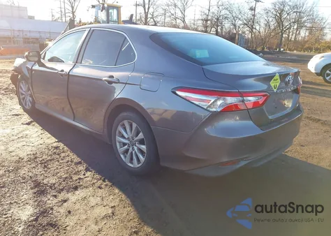 2018 Toyota Camry Le из США, поврежденный, VIN 4T1B11HK4JU611012